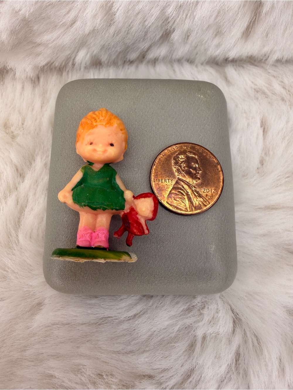 Vintage Miniature Doll Holding‎ Doll Hand-Painted 1977 Figurine 1.5 Inches - Picture 4 of 5